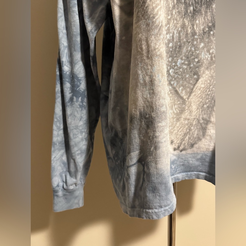 EUC The Mountain Blue and White Snow Plow Wolf Graphic Long Sleeve Tee size XL - Picture 4 of 11